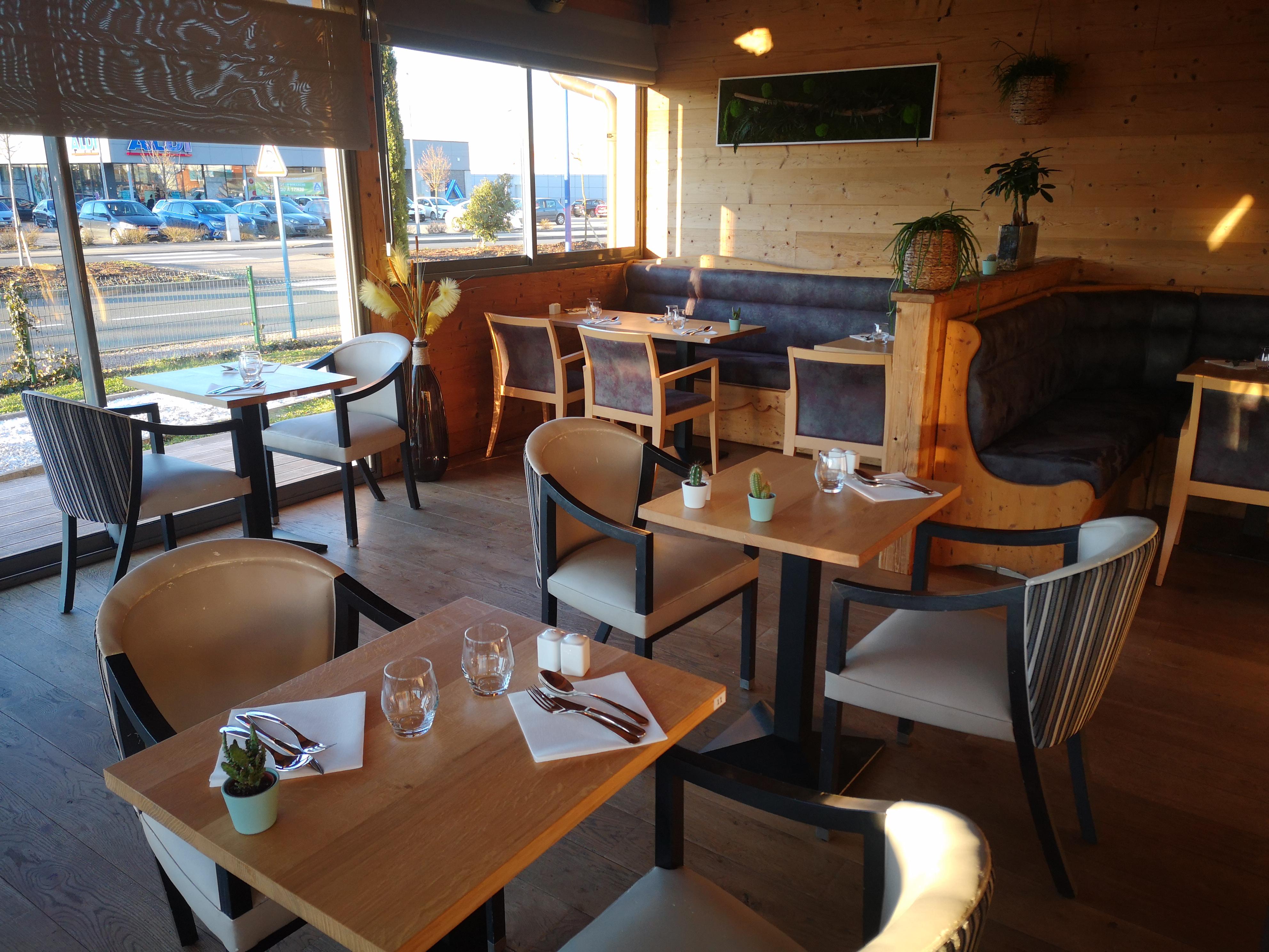 Le Konine - Hotel & Bar & Restaurant Монсо-ле-Мин Екстериор снимка